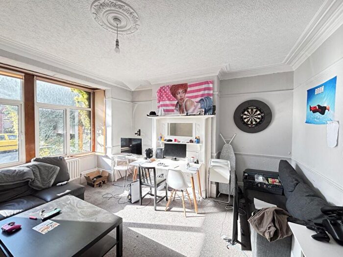 6 Bedroom House To Rent In Headingley Avenue, Leeds, LS6