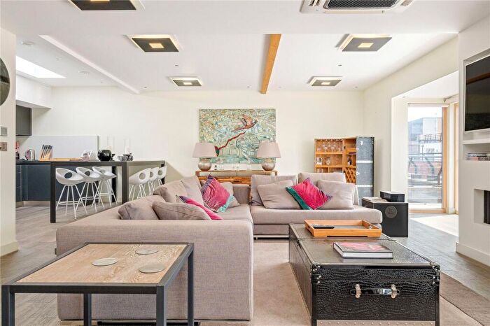 2 Bedroom Penthouse To Rent In Great Sutton Street, London, EC1V