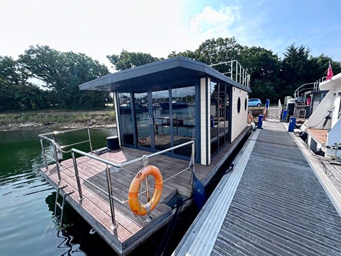 2 Bedroom Houseboat For Sale In Mill Lane, Binfield, Newport, PO30