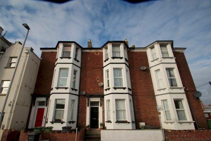 2 Bedroom Flat To Rent In Old Tiverton Road, Exeter, EX4
