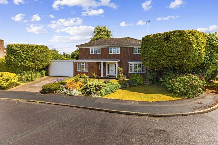4 Bedroom Country House For Sale In Paddock Fields, Old Basing, RG24