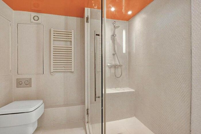 2 Bedroom Flat To Rent In Clapham Road, London, SW9