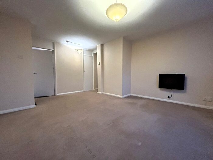 2 Bedroom Flat To Rent In Shurdington, Cheltenham, Gloucestershire, GL51