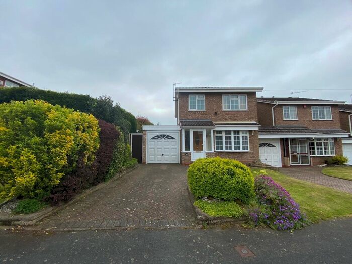 3 Bedroom House To Rent In Hamilton Avenue, Halesowen, B62