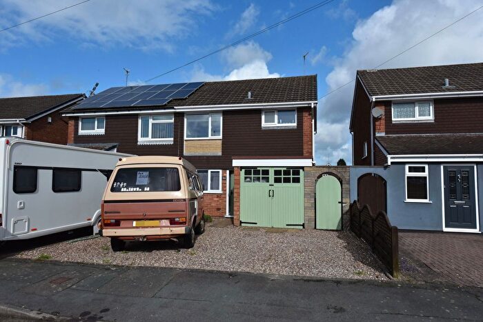 3 Bedroom Semi Detached House For Sale In Kingswinford, Austrey Road, DY6