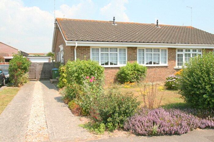 2 Bedroom Bungalow To Rent In Southfields Road, Littlehampton, West Sussex, BN17