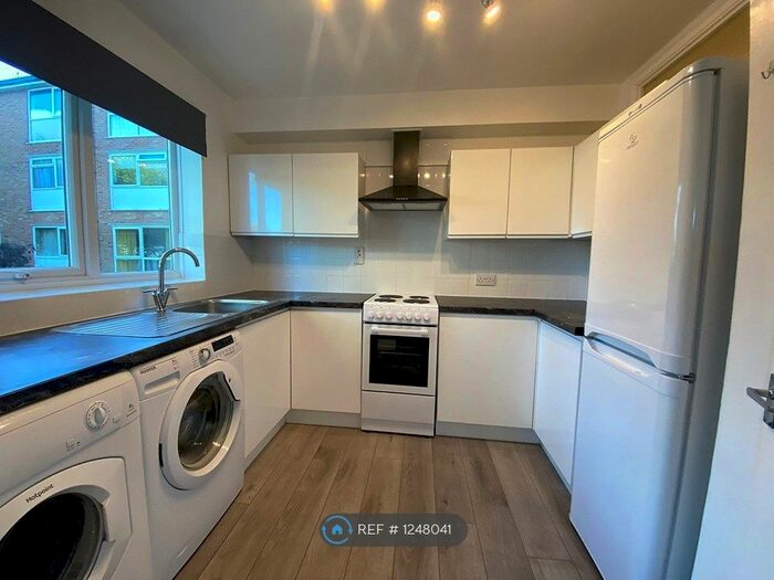 2 Bedroom Flat To Rent In Crocus Way, Chelmsford CM1