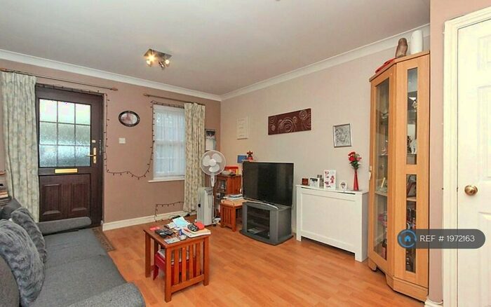 1 Bedroom Flat To Rent In East Street, Sittingbourne, ME10