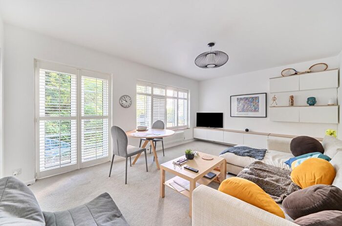 1 Bedroom Flat For Sale In Lynwood Court, Andover Road, Winchester, Hampshire, SO22