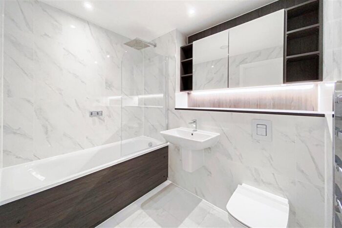 2 Bedroom Apartment To Rent In East Tower, Deansgate Square, M15