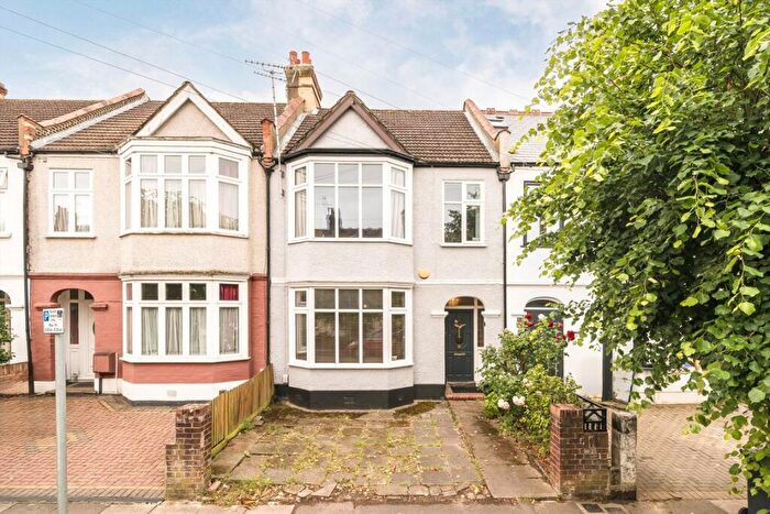 3 Bedroom Terraced House For Sale In Park Avenue, Tooting, CR4