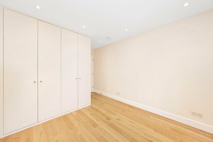 2 Bedroom Apartment To Rent In Nettlefold Place, West Norwood, SE27