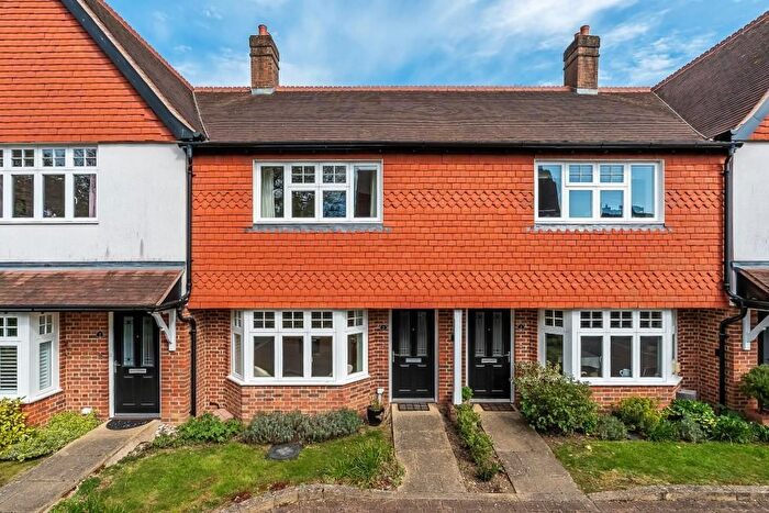 3 Bedroom House For Sale In The Pound, Westcott, RH4