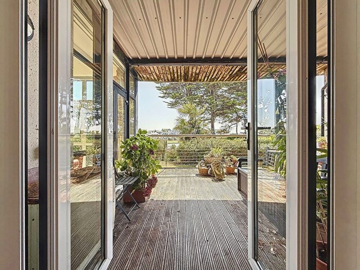 3 Bedroom Flat For Sale In Y Cerigos, The Knapp, Barry, CF62