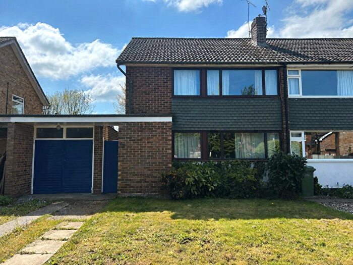 3 Bedroom Semi Detached House For Sale In The Crescent, Mortimer Common, Reading, Berkshire, RG7