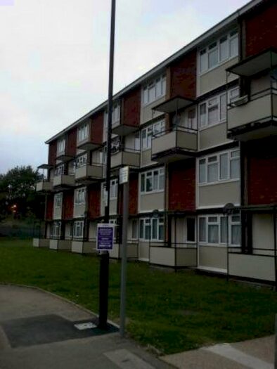 2 Bedroom Maisonette To Rent In Longheath Gardens, Croydon, London, CR0