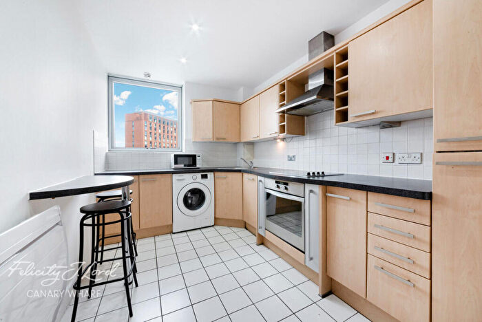2 Bedroom Apartment To Rent In Blackwall Way, London, E14