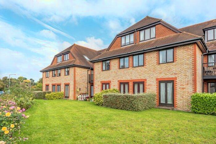 1 Bedroom Flat To Rent In Deer Park Way, West Wickham, BR4