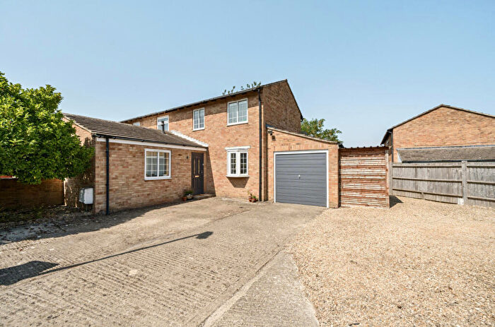 3 Bedroom Semi-Detached House To Rent In Hiskins, Wantage, OX12