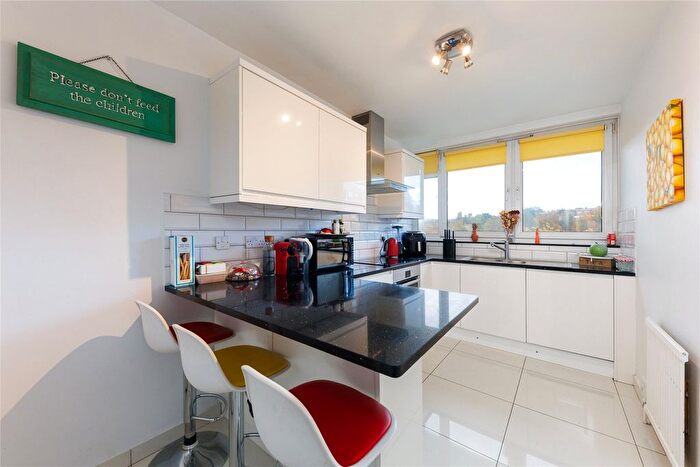 2 Bedroom Flat To Rent In Lakeview Court, Wimbledon Park Road, London, SW19
