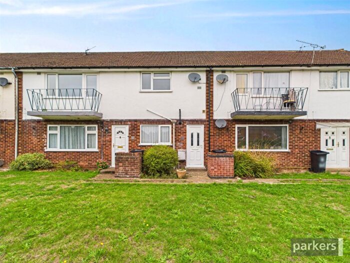 2 Bedroom Maisonette For Sale In Selsdon Avenue, Woodley, Reading, Berkshire, RG5