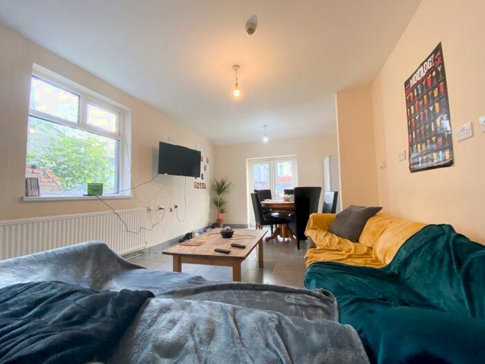 8 Bedroom Terraced House To Rent In Llanbleddian Gardens, Cathays, CF24