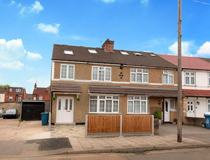 4 Bedroom Semi Detached House To Rent In Avondale Road, Harrow, HA3