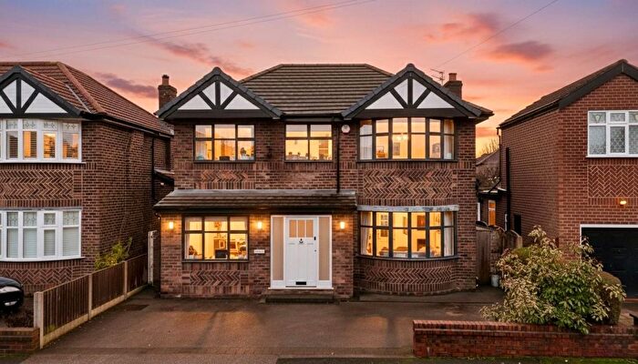 4 Bedroom Detached House For Sale In Greenhill Road, Timperley, Altrincham, WA15