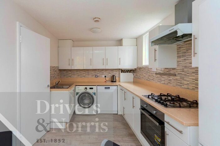 2 Bedroom Maisonette To Rent In Sussex Way, Archway, London N19