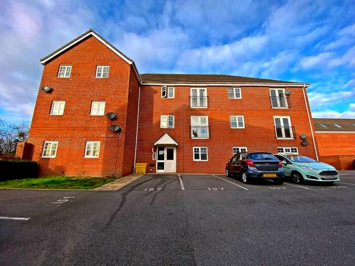2 Bedroom Flat To Rent In Windrush Close, Pelsall, Walsall WS3