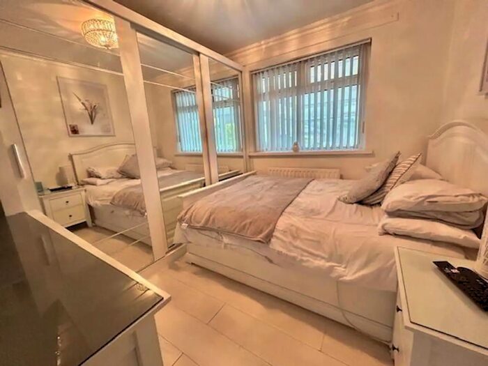 3 Bedroom Semidetached Chalet Bungalow For Sale In Hatmore Park, Derry