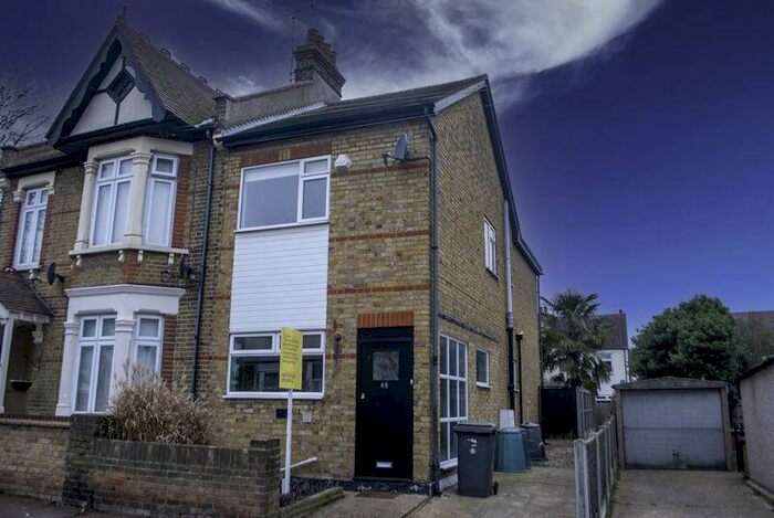 3 Bedroom Semi-Detached House To Rent In Beedell Avenue, Westcliff-On-Sea, SS0
