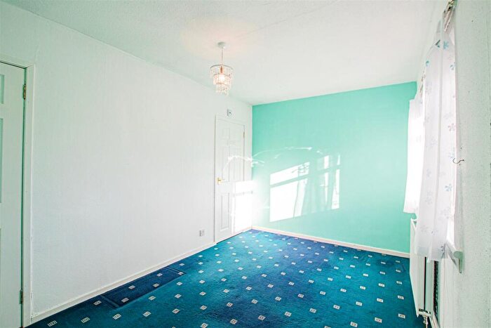 3 Bedroom Semi-Detached House For Sale In Lomond Drive, Wishaw, ML2