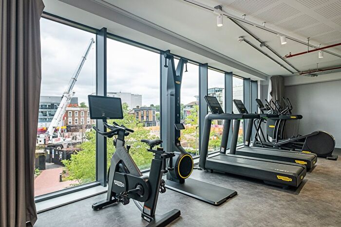 2 Bedroom Flat To Rent In Garden Boulevard, Maidenhead, SL6