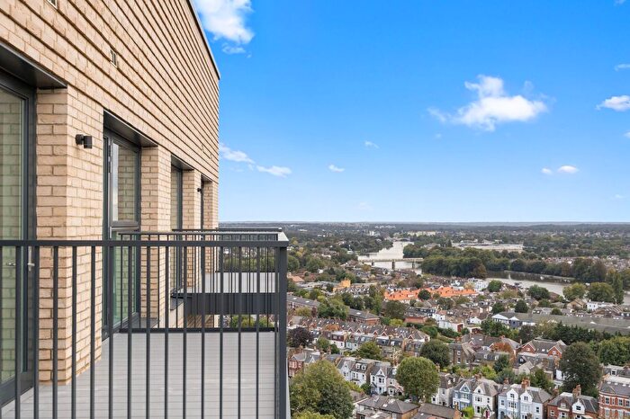 1 Bedroom Flat For Sale In Pavana Square, Meeches House, TW8