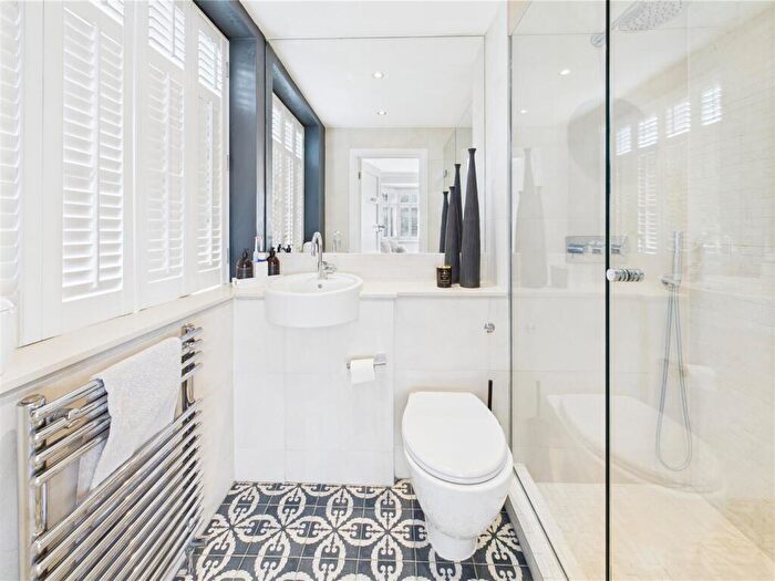 5 Bedroom Detached House For Sale In Woodside Avenue, Hersham, Walton-On-Thames, KT12