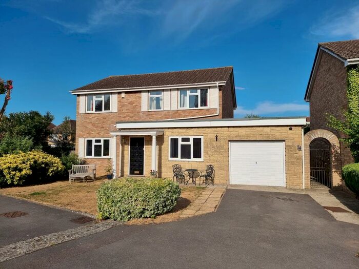 4 Bedroom Detached House For Sale In Beagles Close, Kidlington, Oxfordshire, OX5