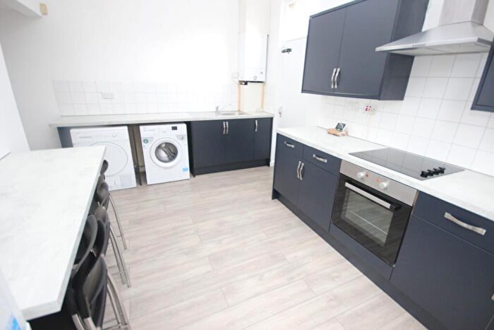 3 Bedroom Terraced House To Rent In Connaught Road, L7