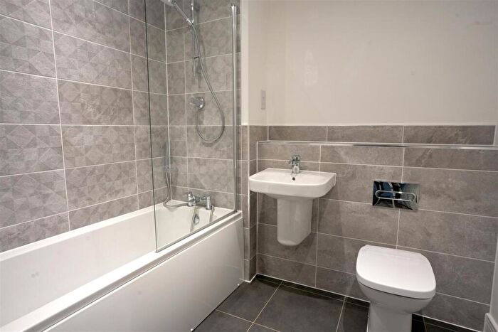 2 Bedroom Flat For Sale In Newlands Place, Seaford, BN25