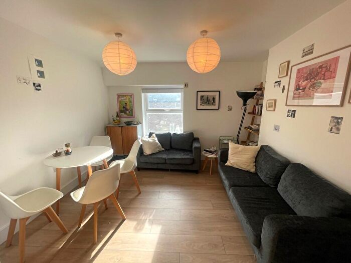 3 Bedroom Flat To Rent In Park Road, Crouch End, N8