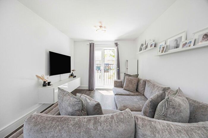 2 Bedroom Apartment For Sale In Lupine House, Chigwell, IG7