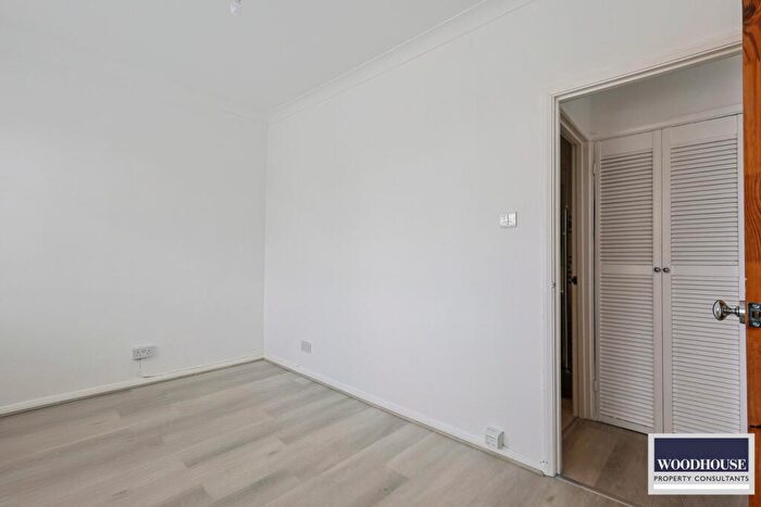 1 Bedroom Flat To Rent In Turners Hill, Cheshunt, EN8