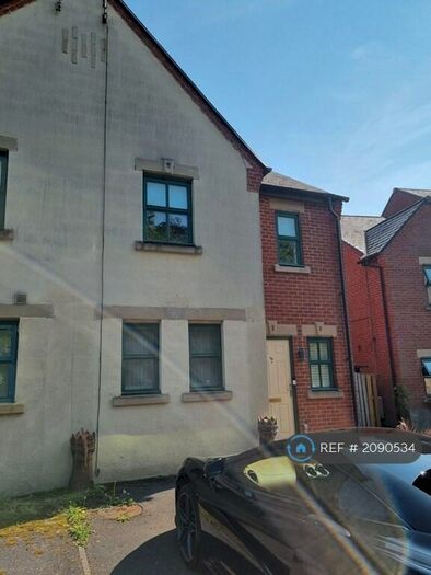 3 Bedroom Semi-Detached House To Rent In Schuster Rd, Rusholme, M14