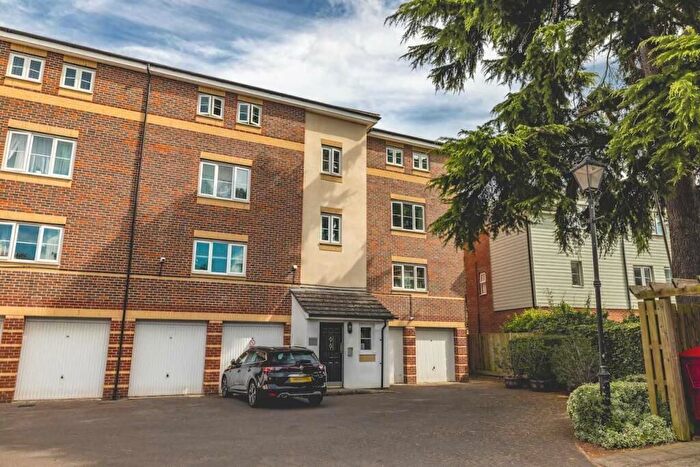 2 Bedroom Flat For Sale In Bosworth Court, Bath Road, Slough, SL1
