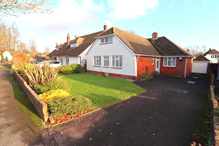 3 Bedroom Detached Bungalow For Sale In Cavendish Drive, Waterlooville, PO7