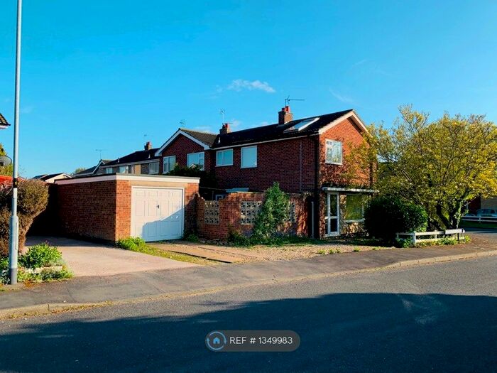 3 Bedroom Semi-Detached House To Rent In Kensington Close, Oadby, Leicester, LE2
