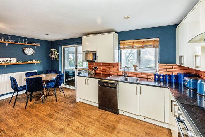 4 Bedroom Detached House For Sale In Orchard Rise, Sowerby Bridge, HX6