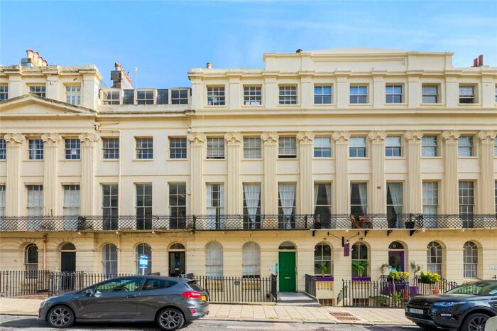 Flat To Rent In Oriental Place, Brighton, Sussex, BN1
