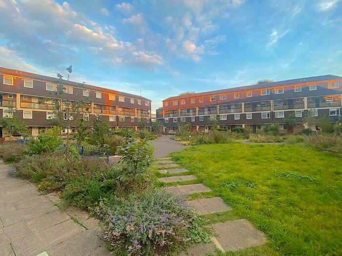 4 Bedroom Flat To Rent In Ambrose Walk, London, E3