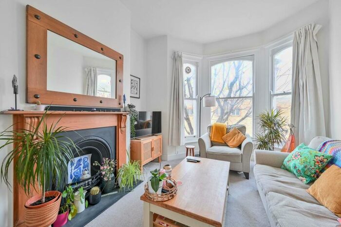 2 Bedroom Flat To Rent In Severus Road, Clapham Junction, London, SW11